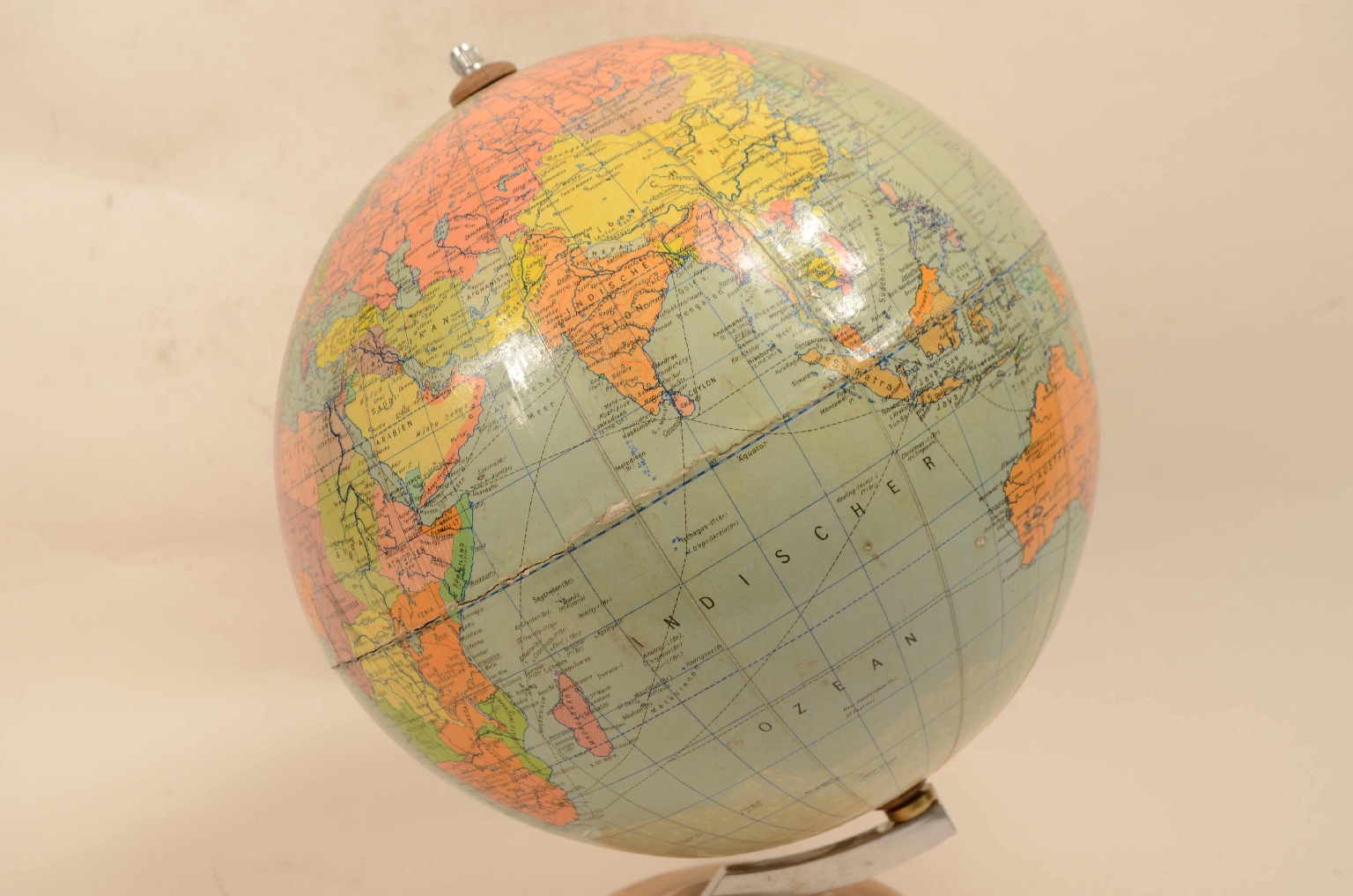 Antique globes-world maps/8052-Terrestrial Globe
