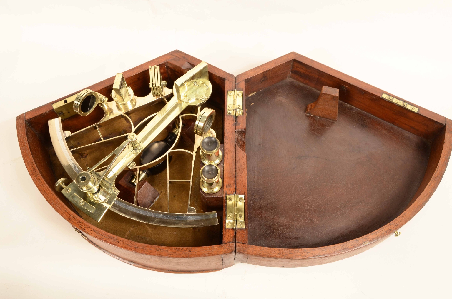 Nautical antiques/8070-Antique Sextant