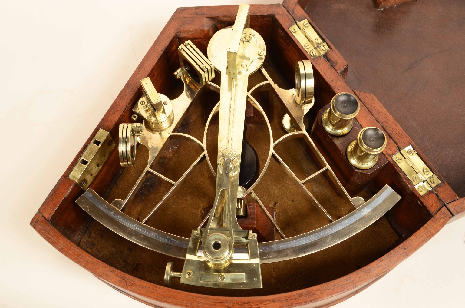 Nautical antiques/8070-Antique Sextant