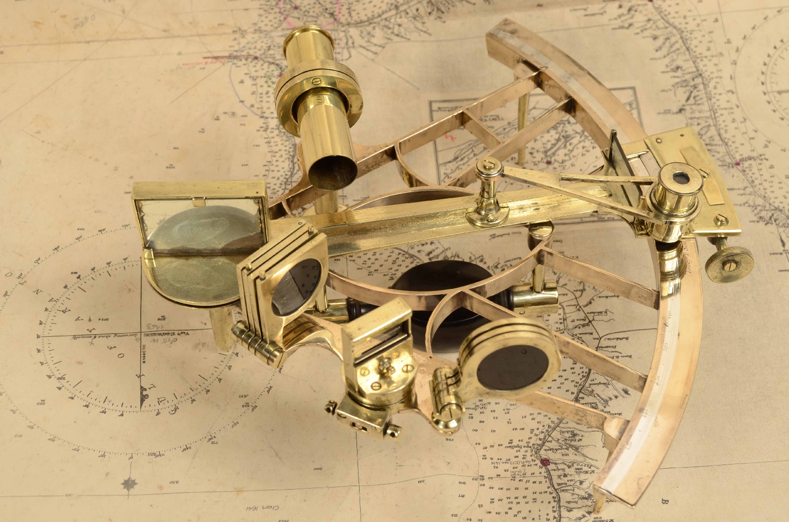 Nautical antiques/8070-Antique Sextant