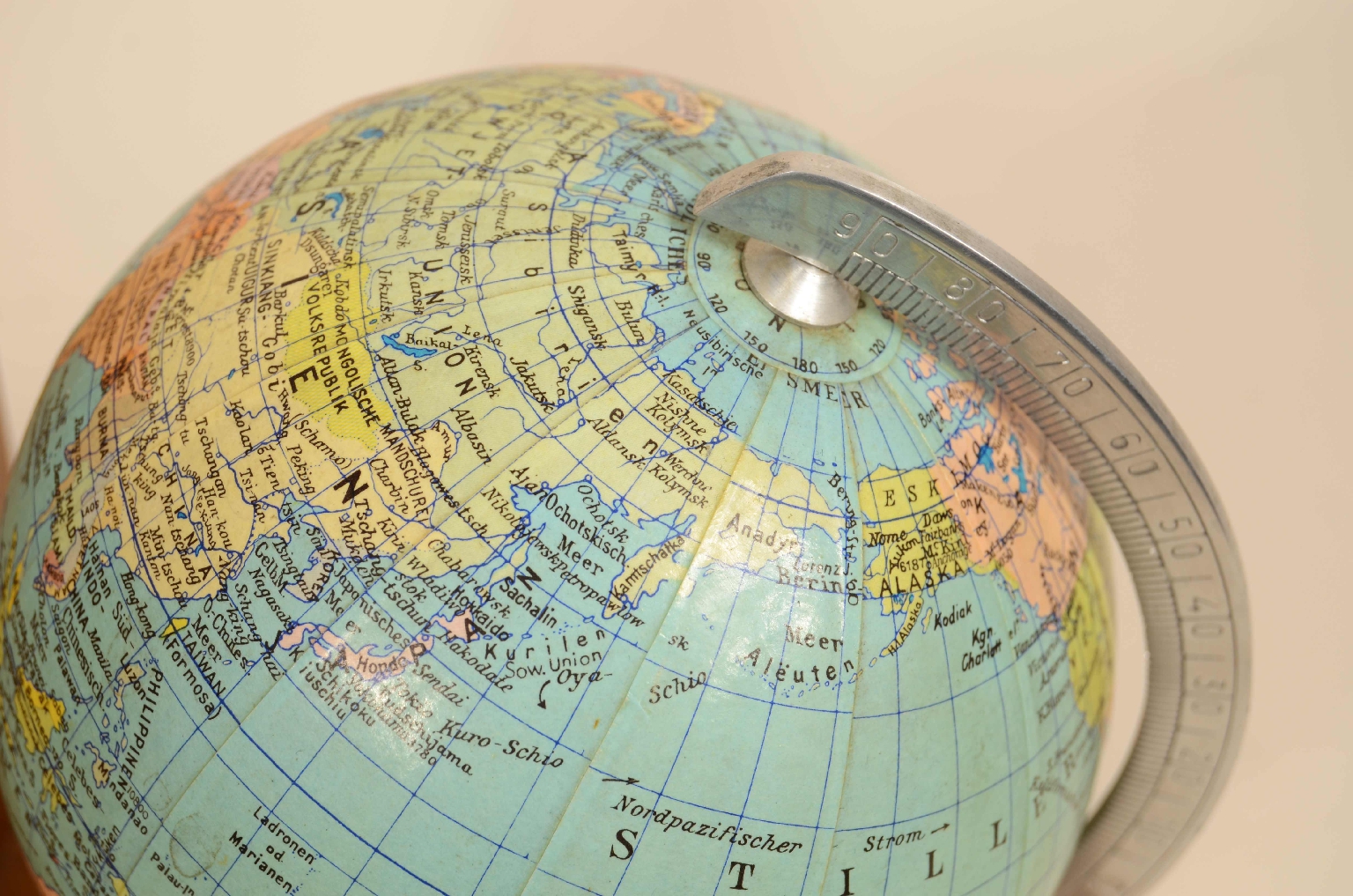 Antique globes-world maps/8102-Pair of bookends