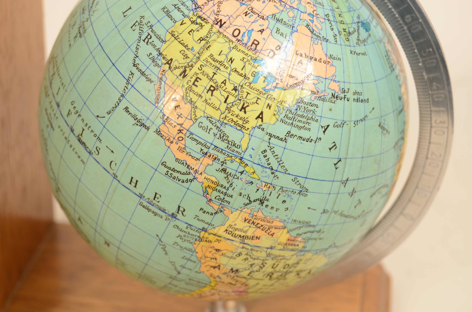 Antique globes-world maps/8102-Pair of bookends