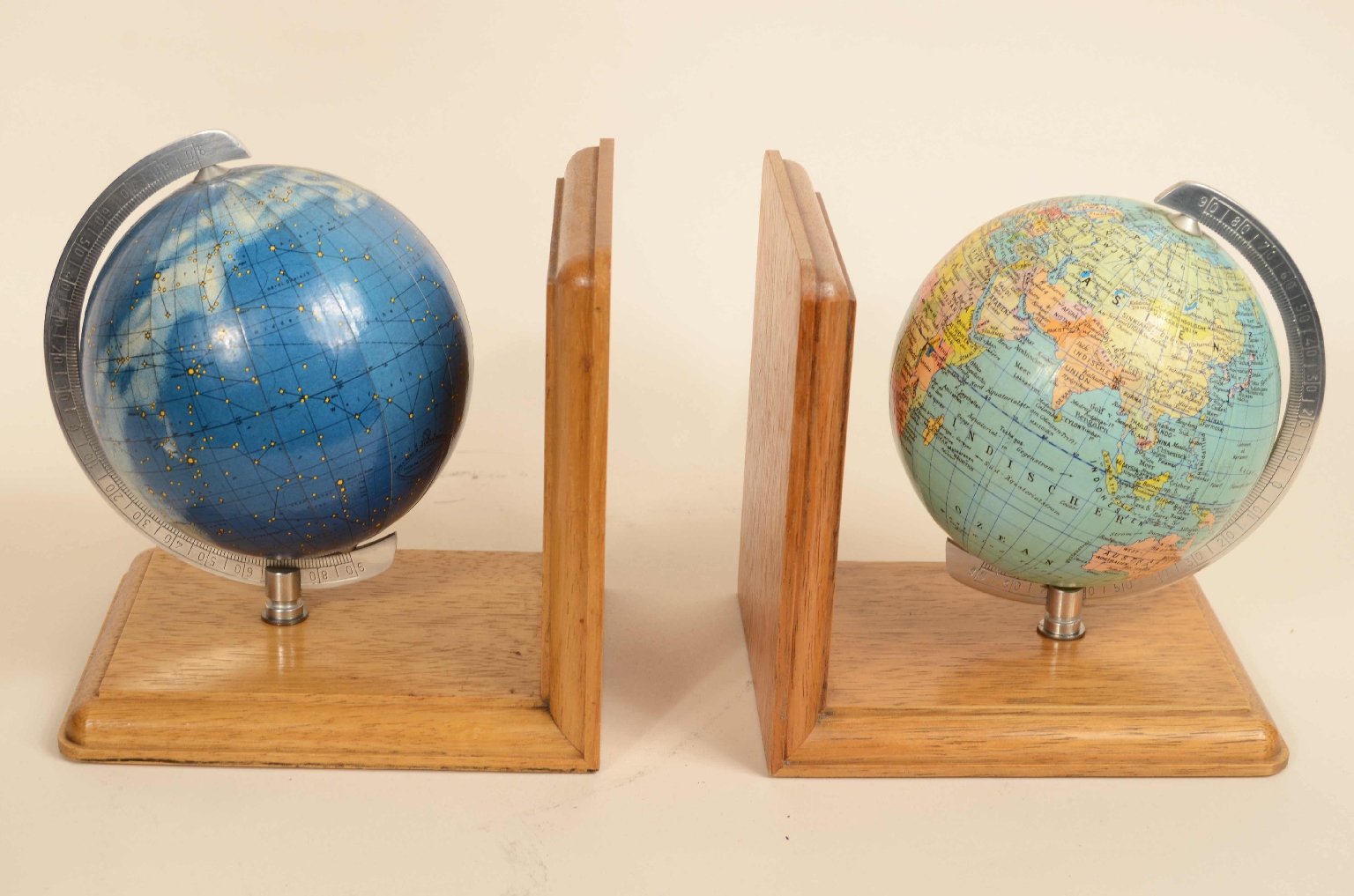 Antique globes-world maps/8102-Pair of bookends
