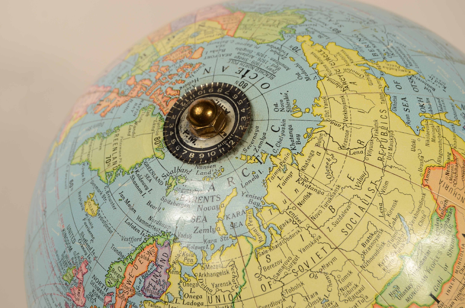 Antique globes-world maps/8110-Terrestrial Globe