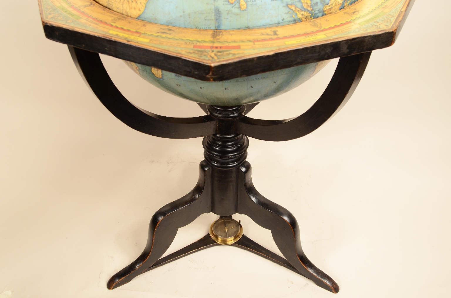 Antique globes-world maps/8113-Terrestrial Globe