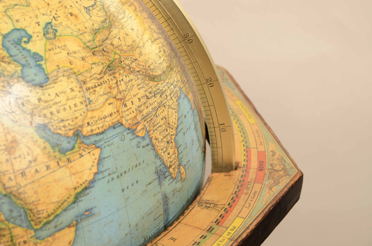 Antique globes-world maps/8113-Terrestrial Globe