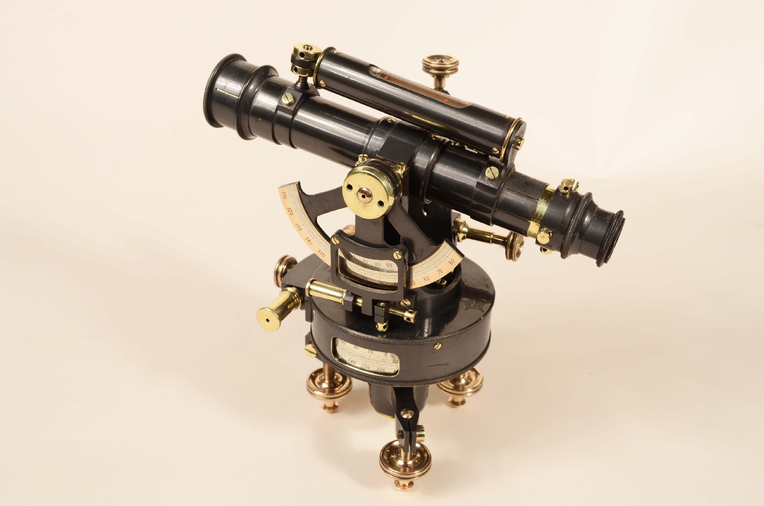 Strumenti di misura antichi/8130-Tacheometro