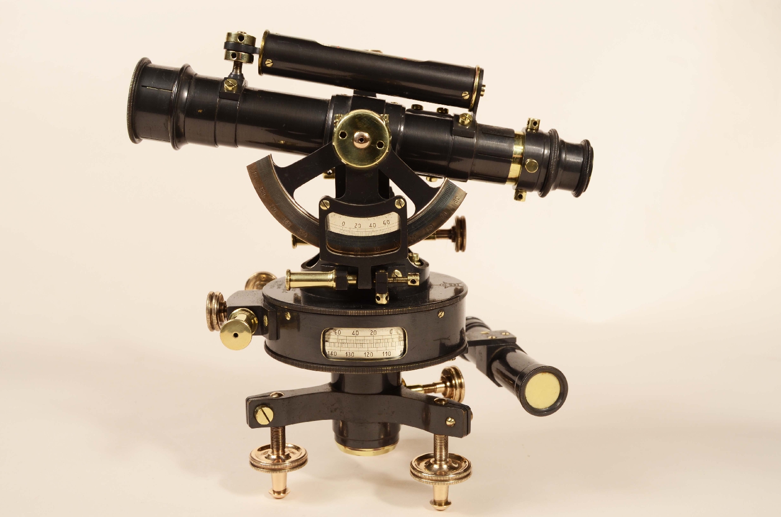 Strumenti di misura antichi/8130-Tacheometro