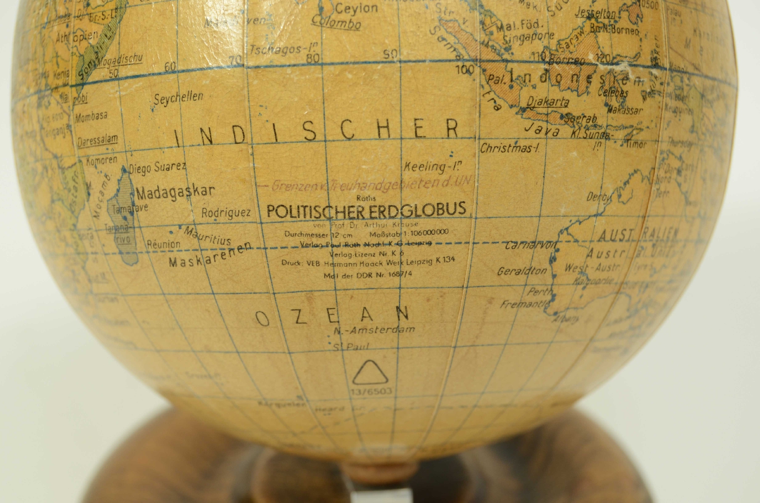 Antique globes-world maps/8197-Small Terrestrial Globe