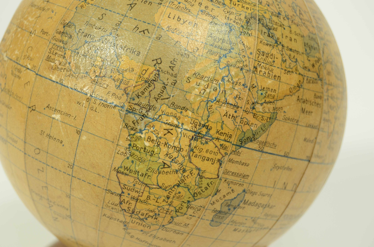 Antique globes-world maps/8197-Small Terrestrial Globe