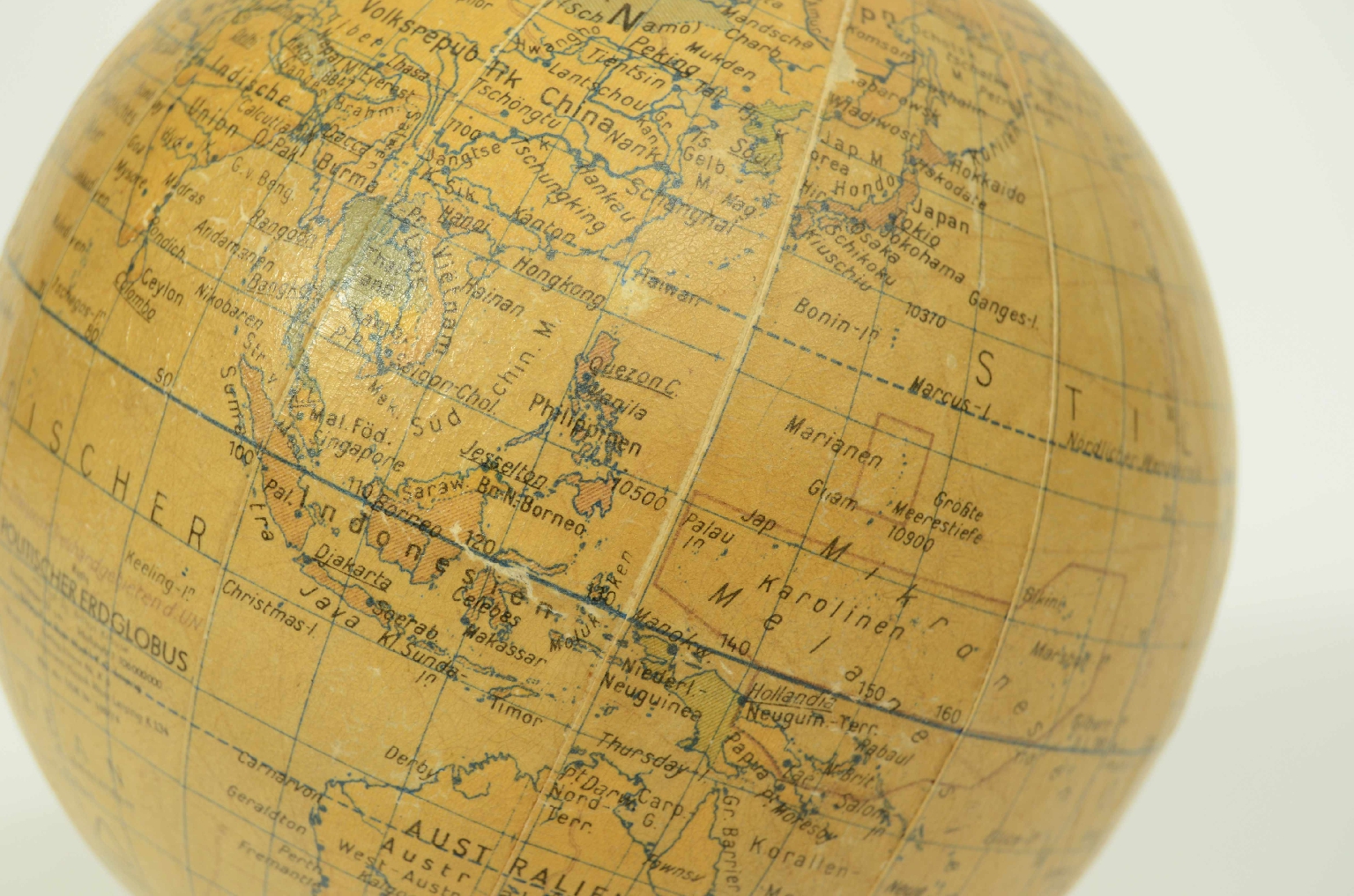 Antique globes-world maps/8197-Small Terrestrial Globe