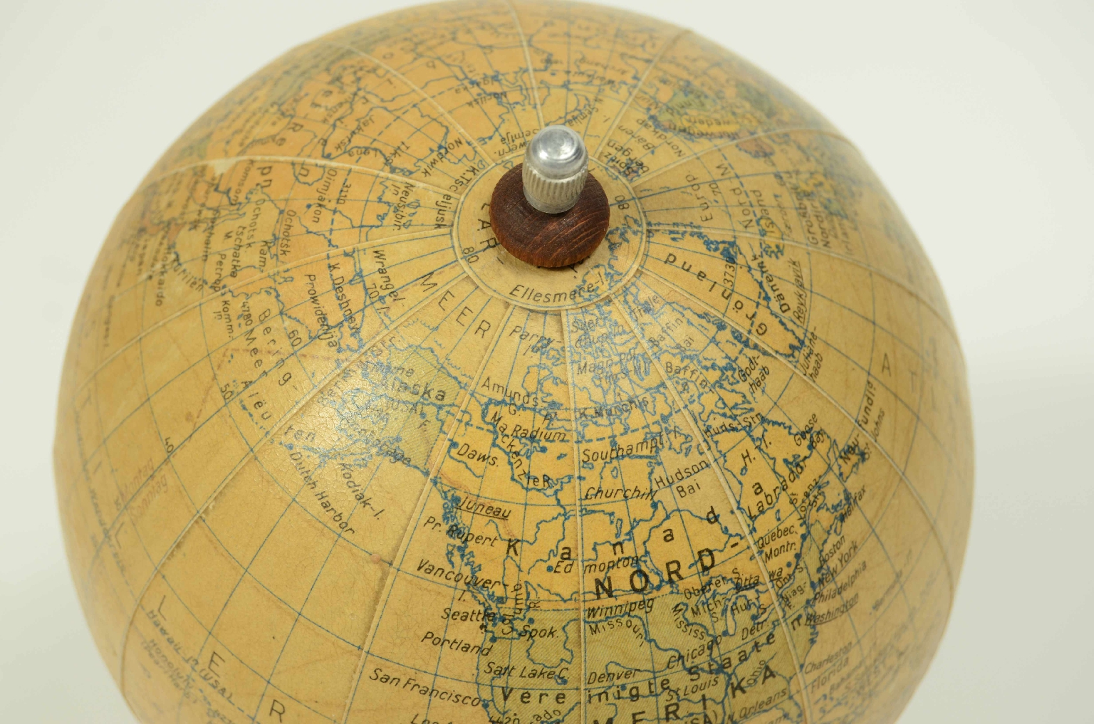 Antique globes-world maps/8197-Small Terrestrial Globe