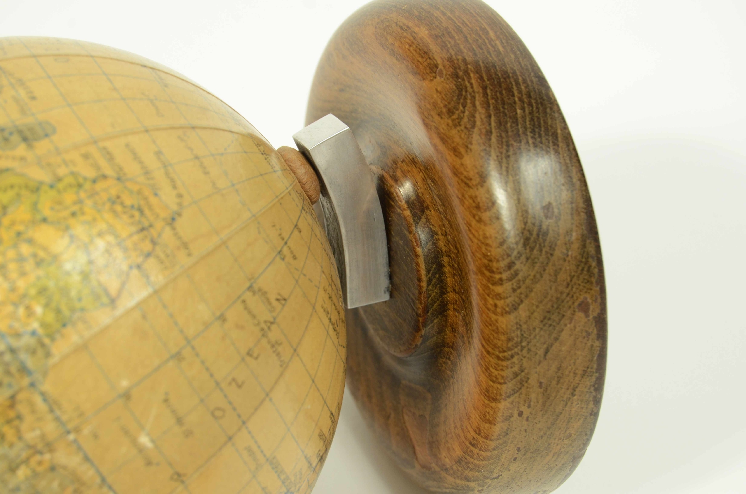 Antique globes-world maps/8197-Small Terrestrial Globe