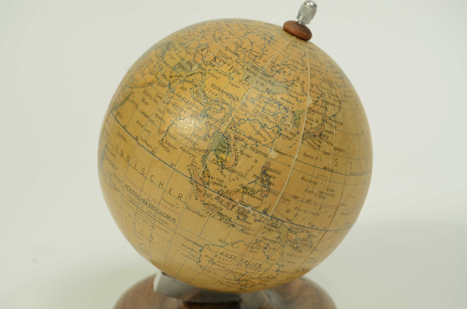 Antique globes-world maps/8197-Small Terrestrial Globe