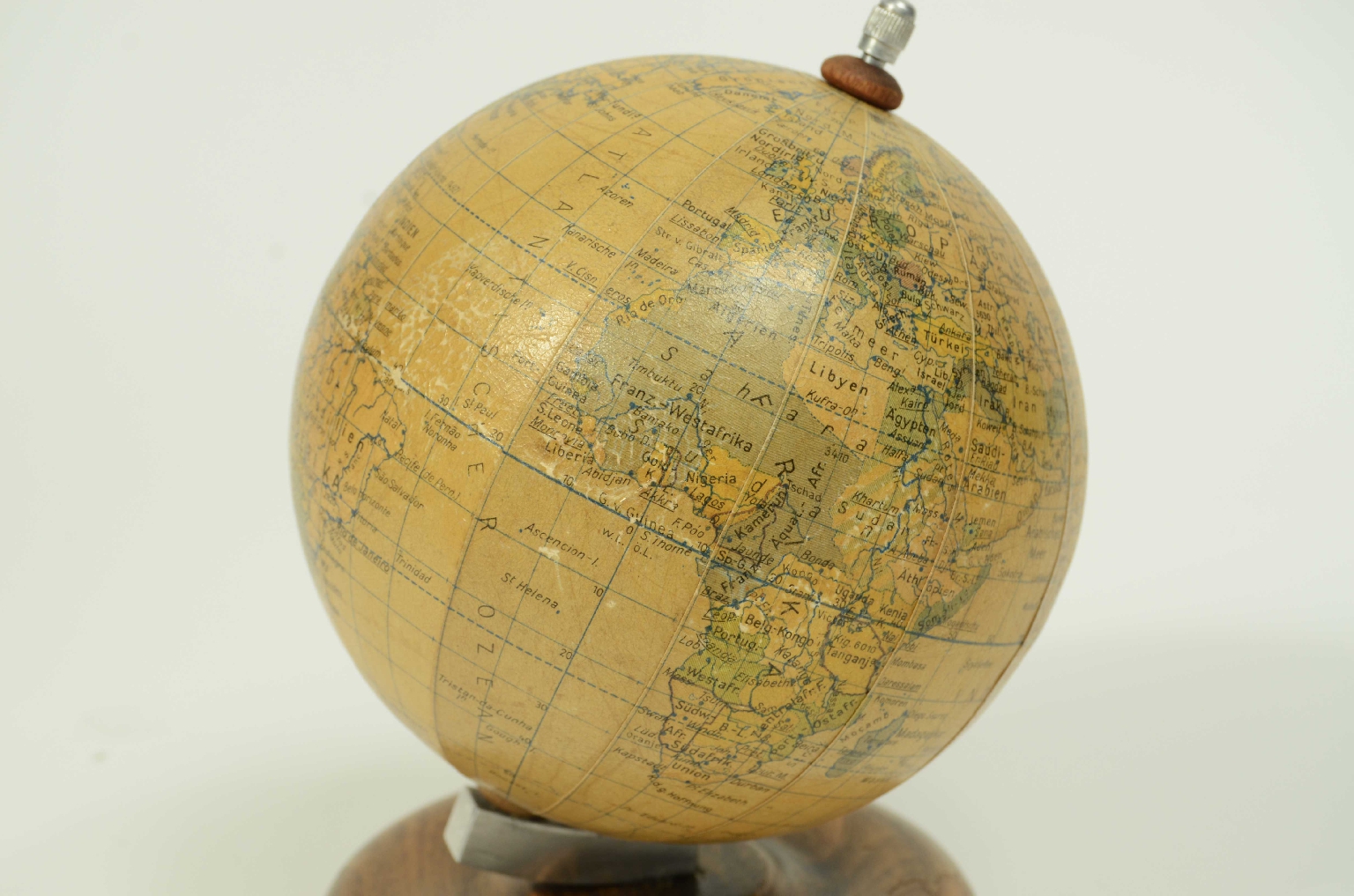 Antique globes-world maps/8197-Small Terrestrial Globe