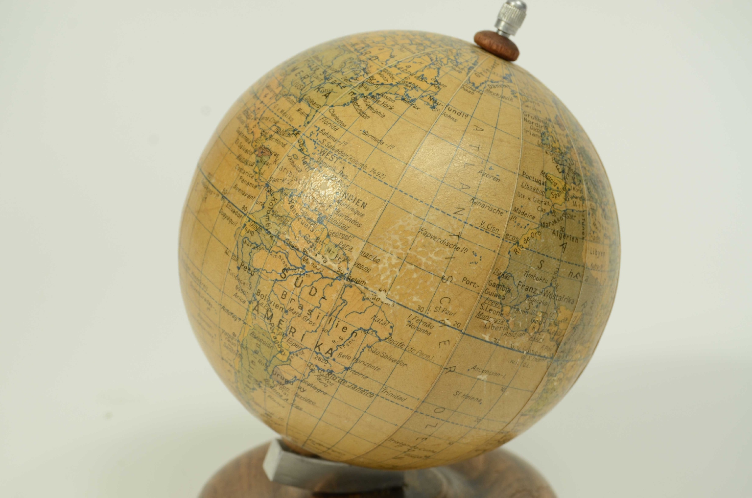 Antique globes-world maps/8197-Small Terrestrial Globe
