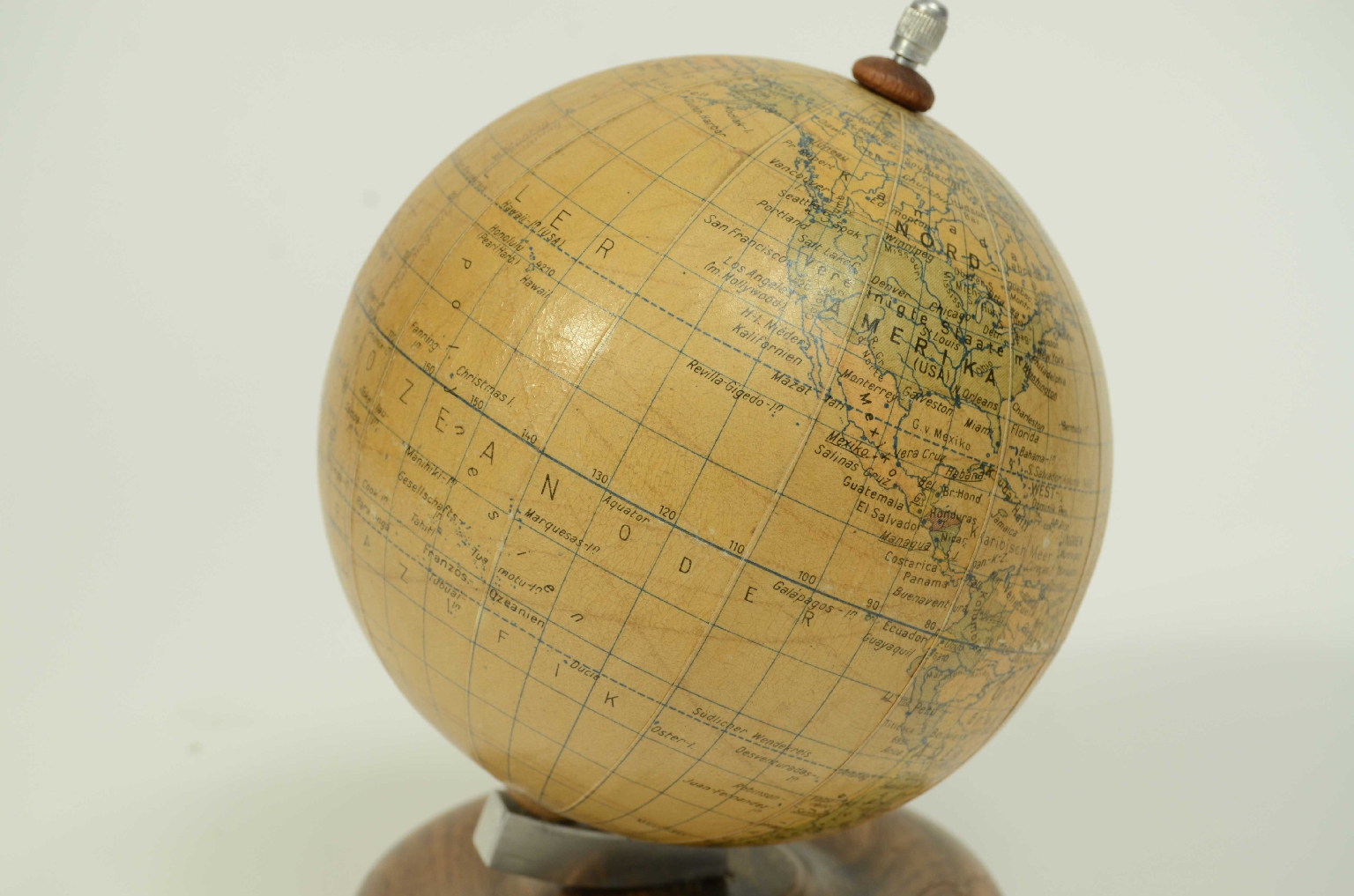 Antique globes-world maps/8197-Small Terrestrial Globe