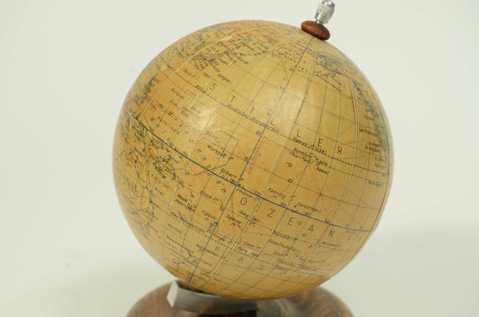 Antique globes-world maps/8197-Small Terrestrial Globe