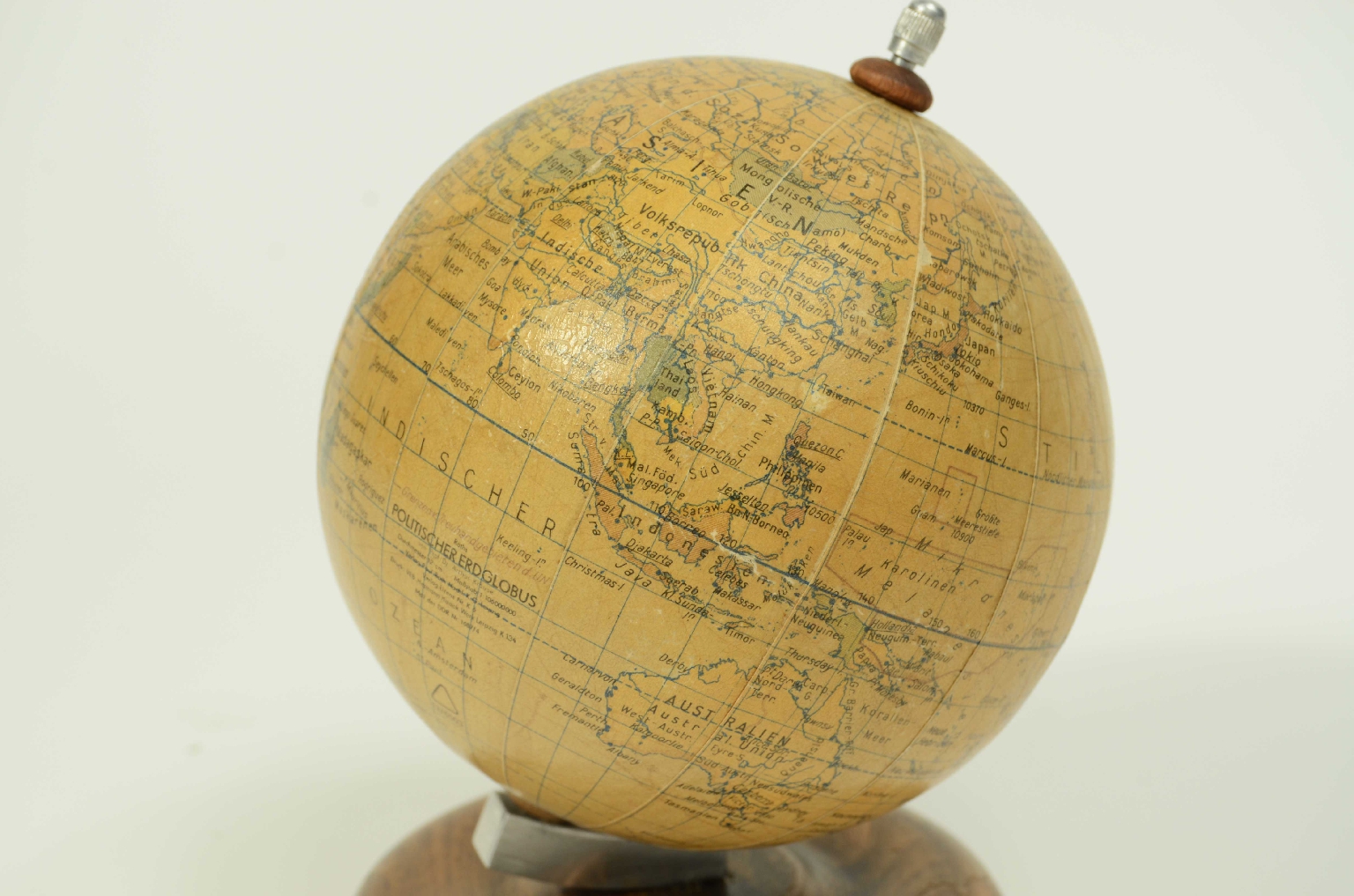 Antique globes-world maps/8197-Small Terrestrial Globe