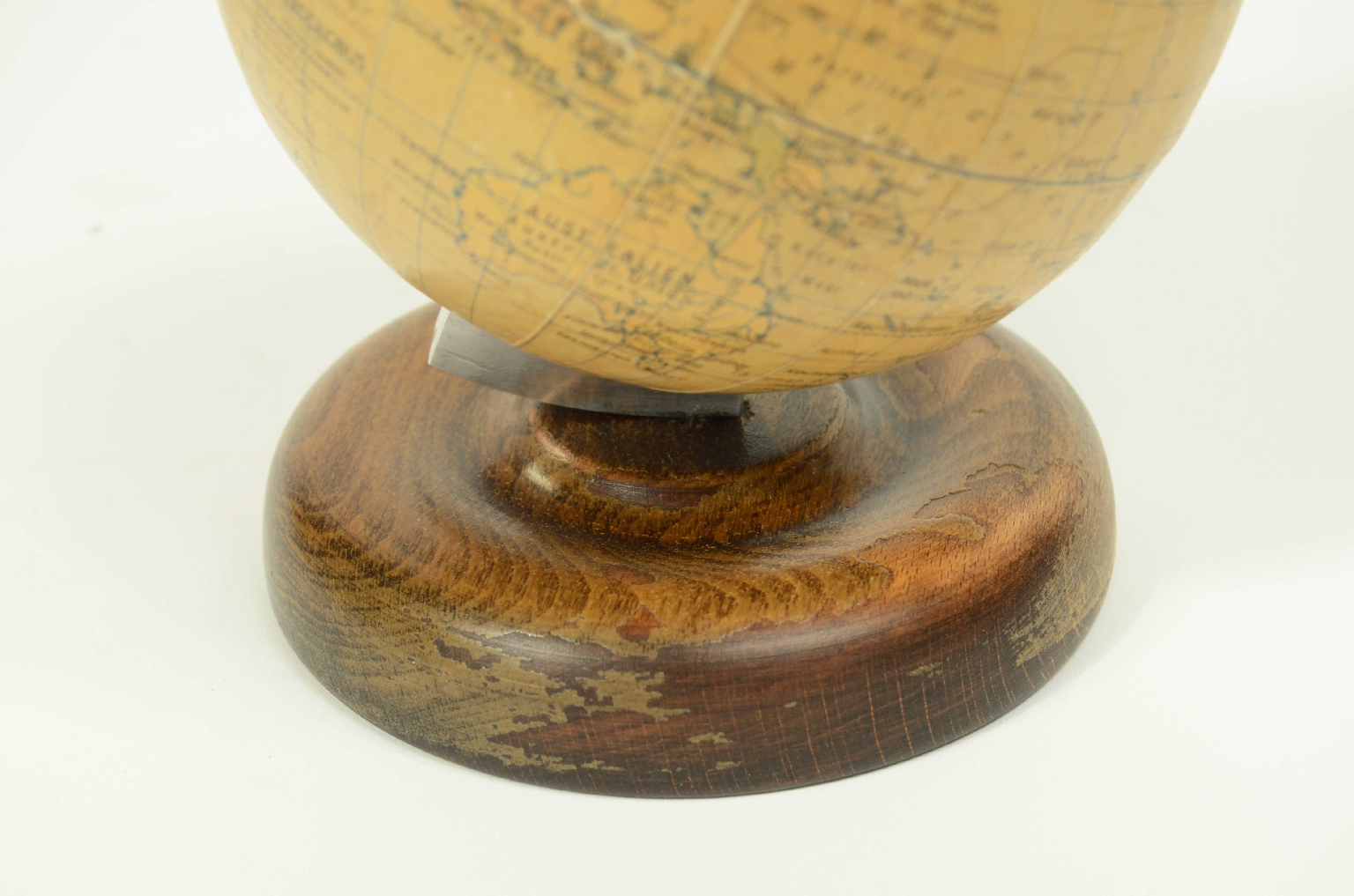 Antique globes-world maps/8197-Small Terrestrial Globe