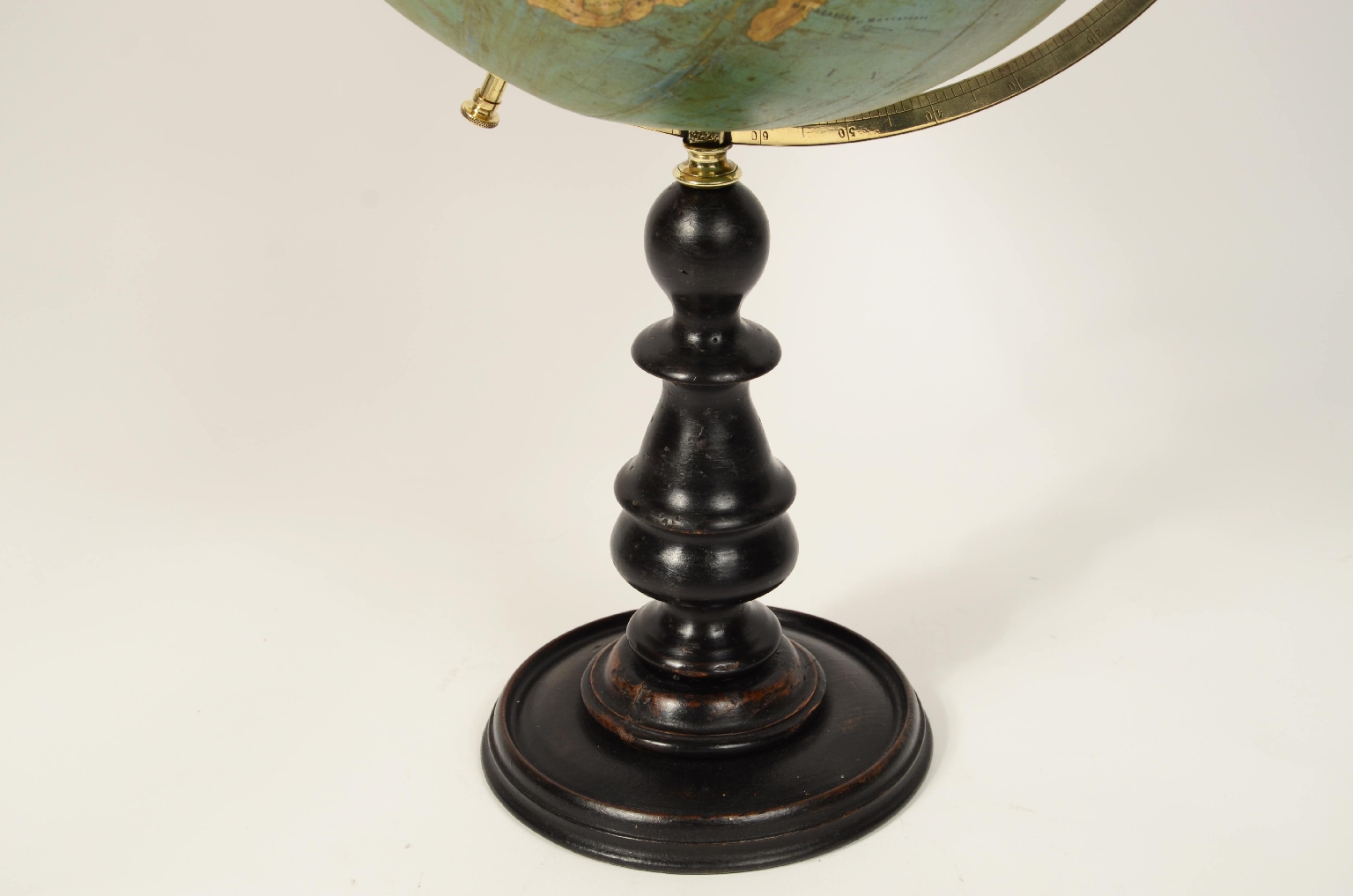 Antique globes-world maps/8199-Terrestrial Globe