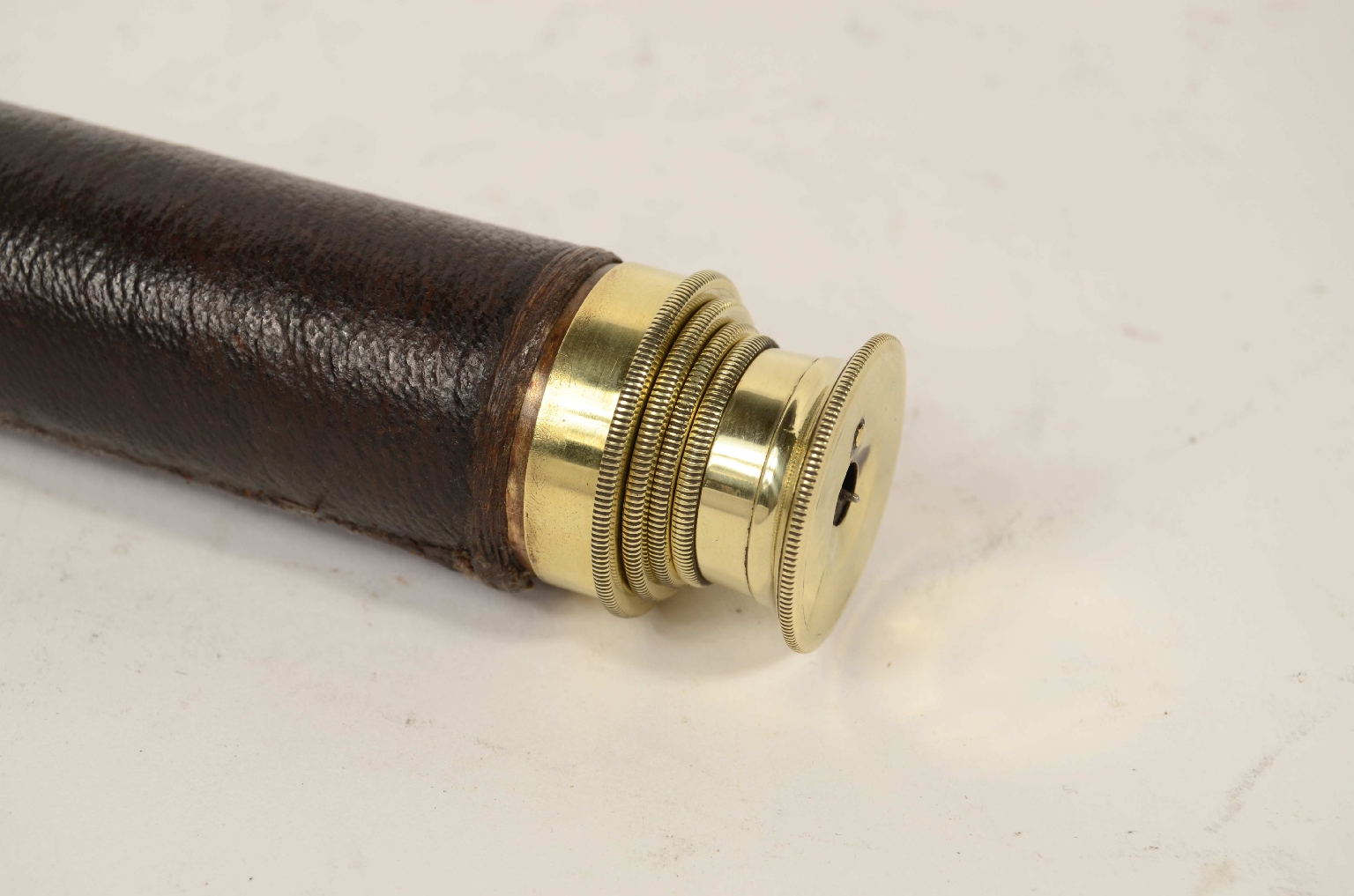 Nautical antiques/8200-Antique Telescope