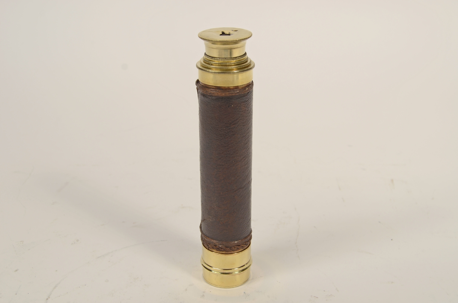 Nautical antiques/8200-Antique Telescope