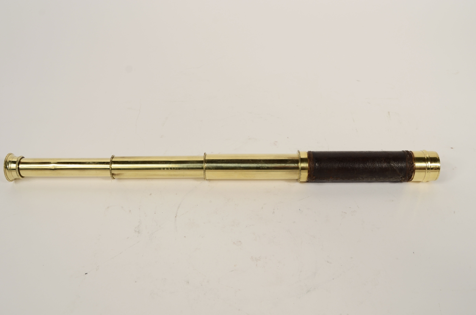 Nautical antiques/8200-Antique Telescope