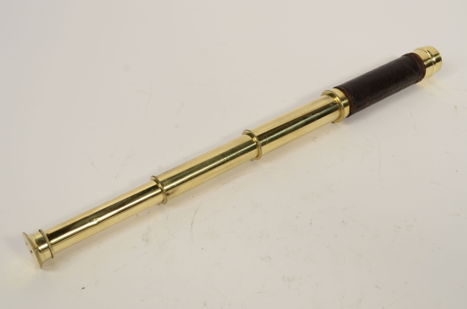 Nautical antiques/8200-Antique Telescope