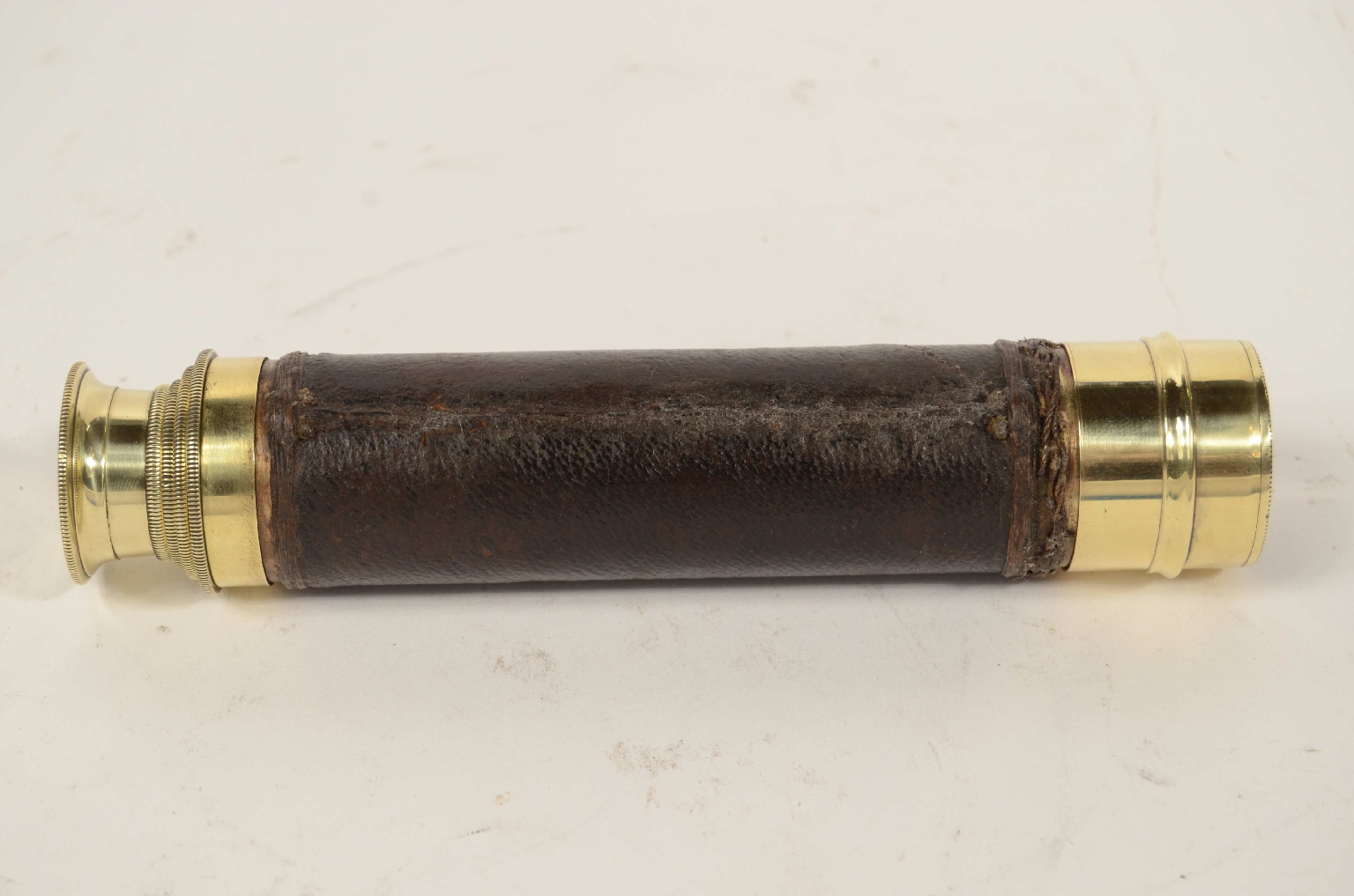 Nautical antiques/8200-Antique Telescope