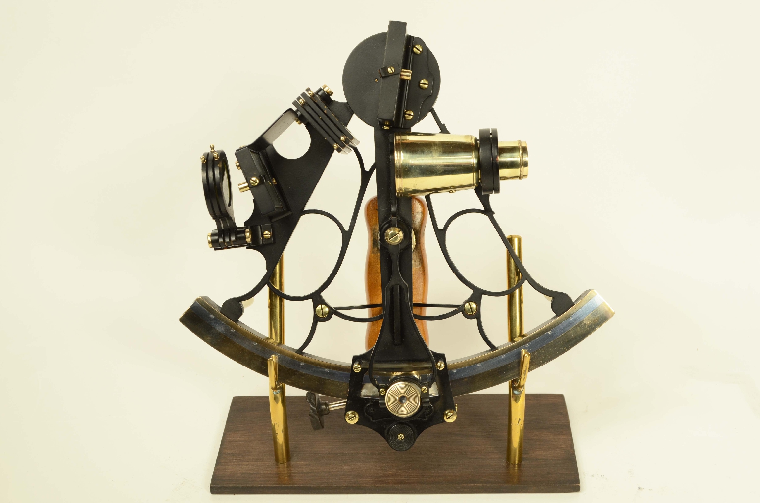 Nautical antiques/8248-Antique Sextant
