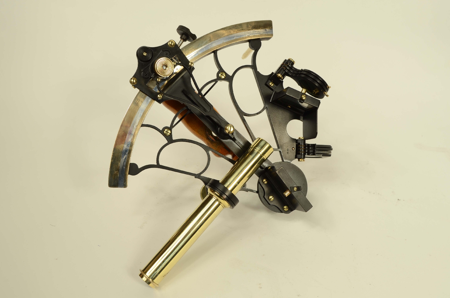 Nautical antiques/8248-Antique Sextant