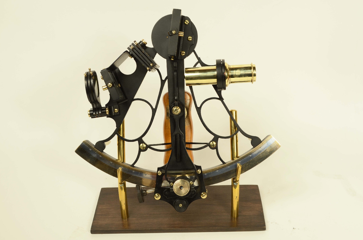 Nautical antiques/8248-Antique Sextant