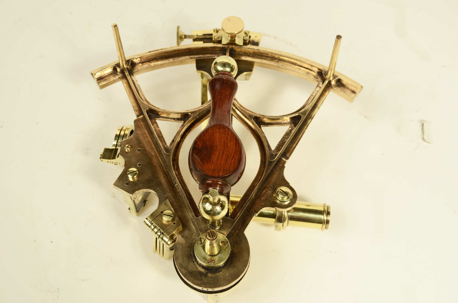 Nautical antiques/8248a-Antique Sextant