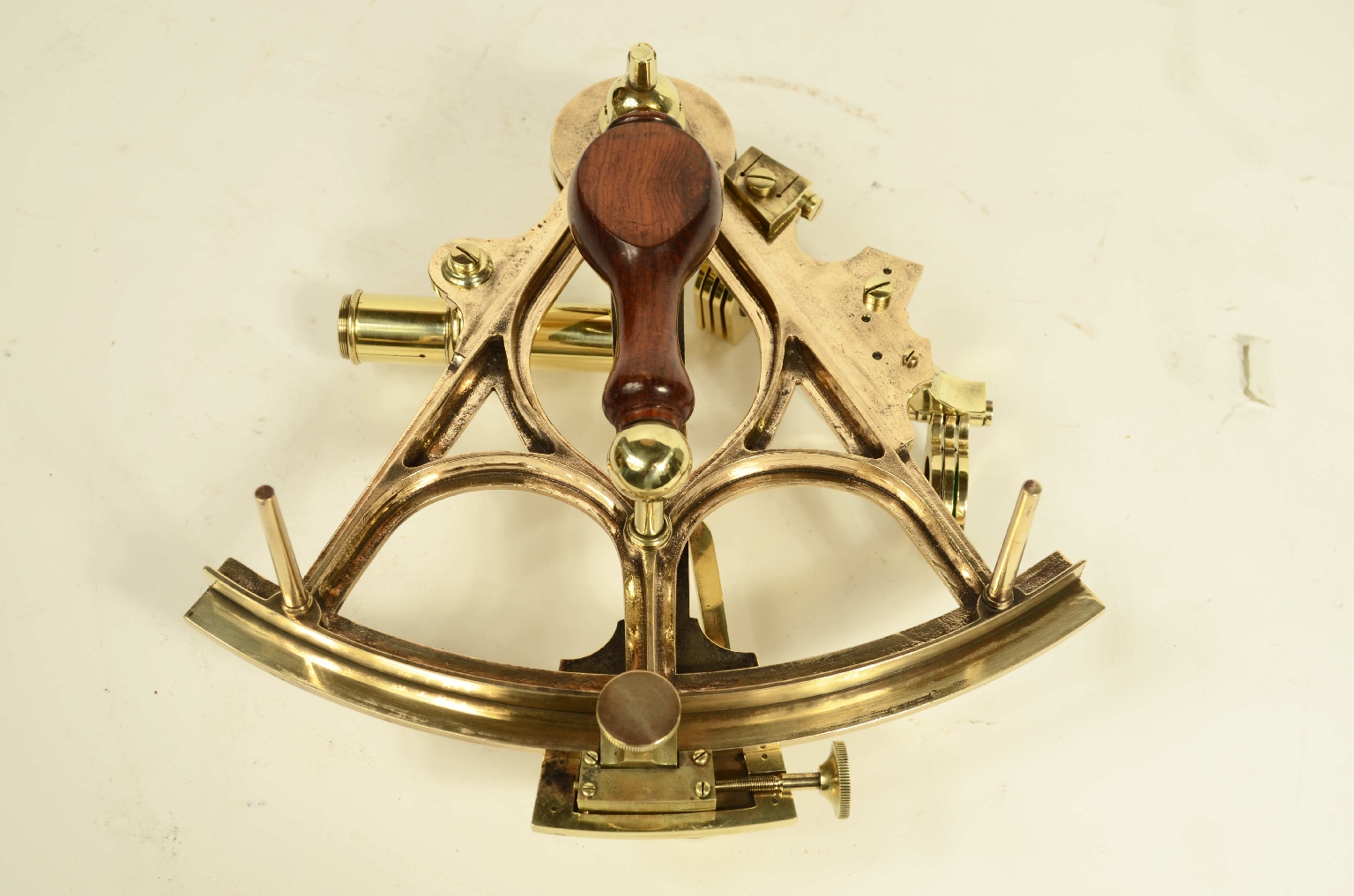 Nautical antiques/8248a-Antique Sextant
