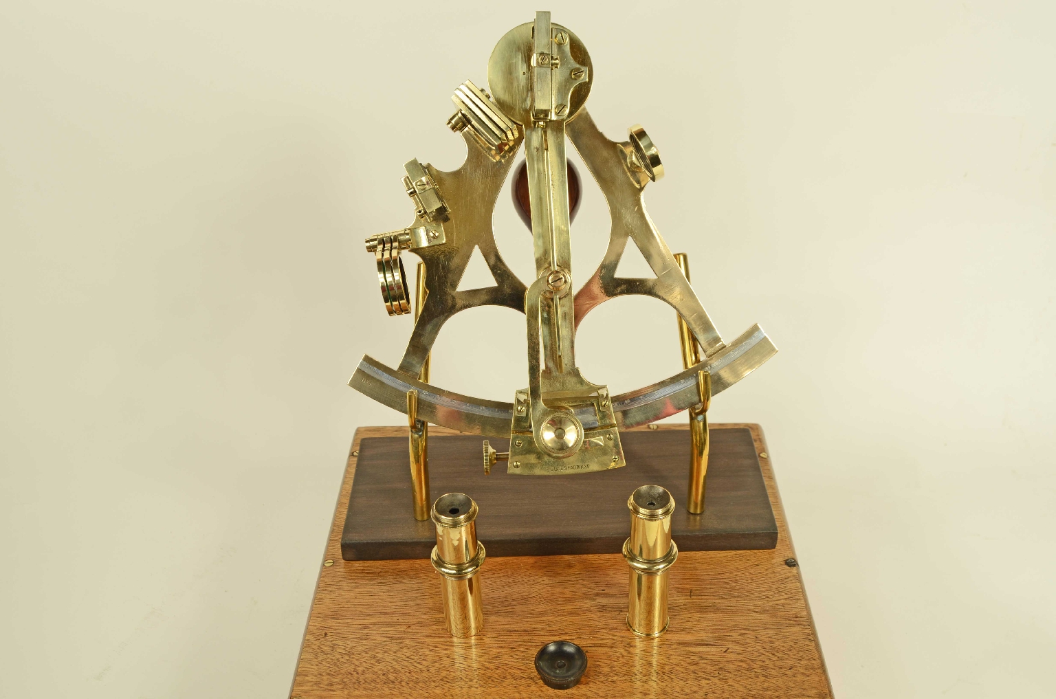 Nautical antiques/8248a-Antique Sextant