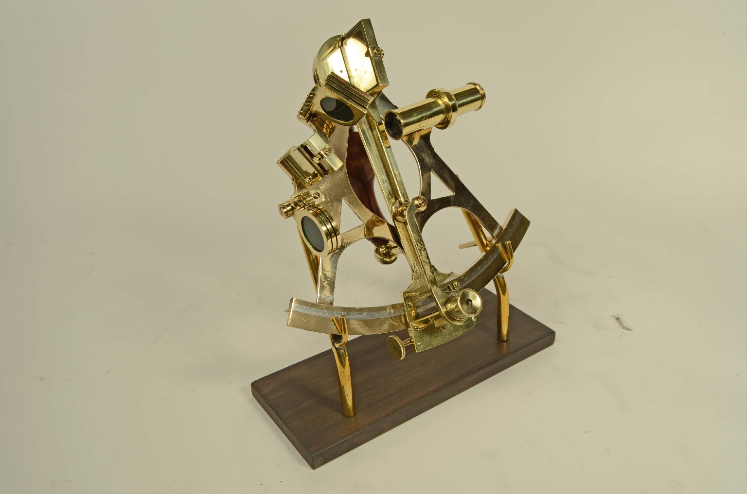 Nautical antiques/8248a-Antique Sextant