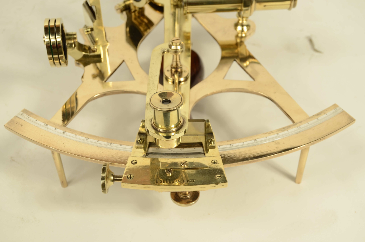 Nautical antiques/8248a-Antique Sextant