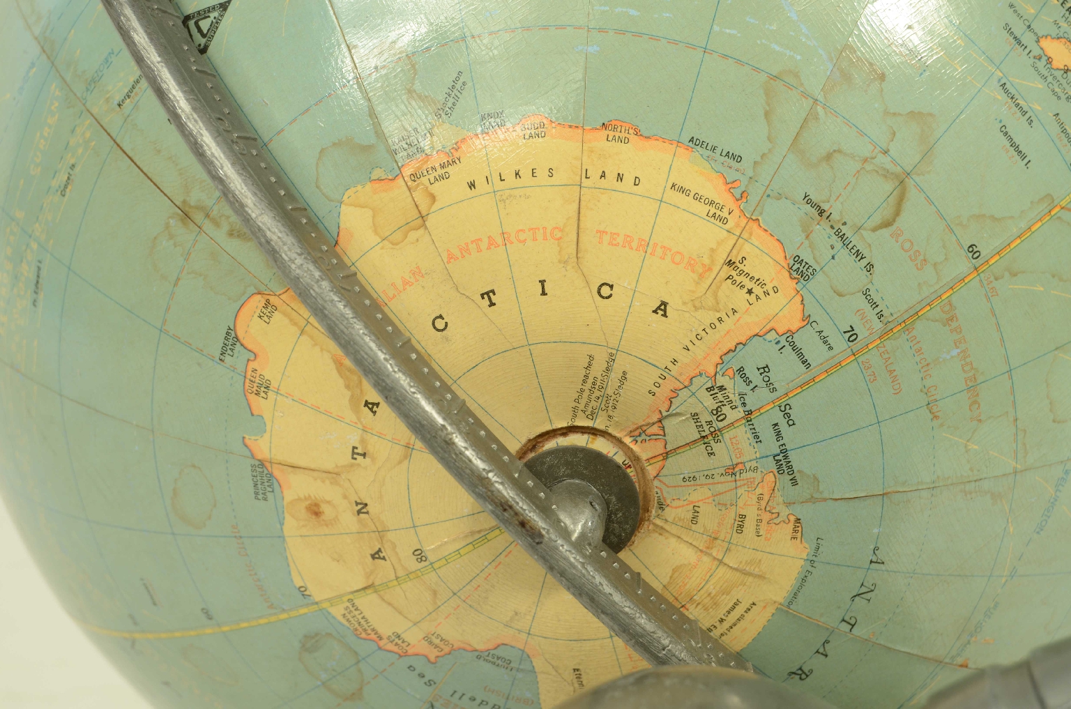 Antique globes-world maps/8333-Terrestrial Globe