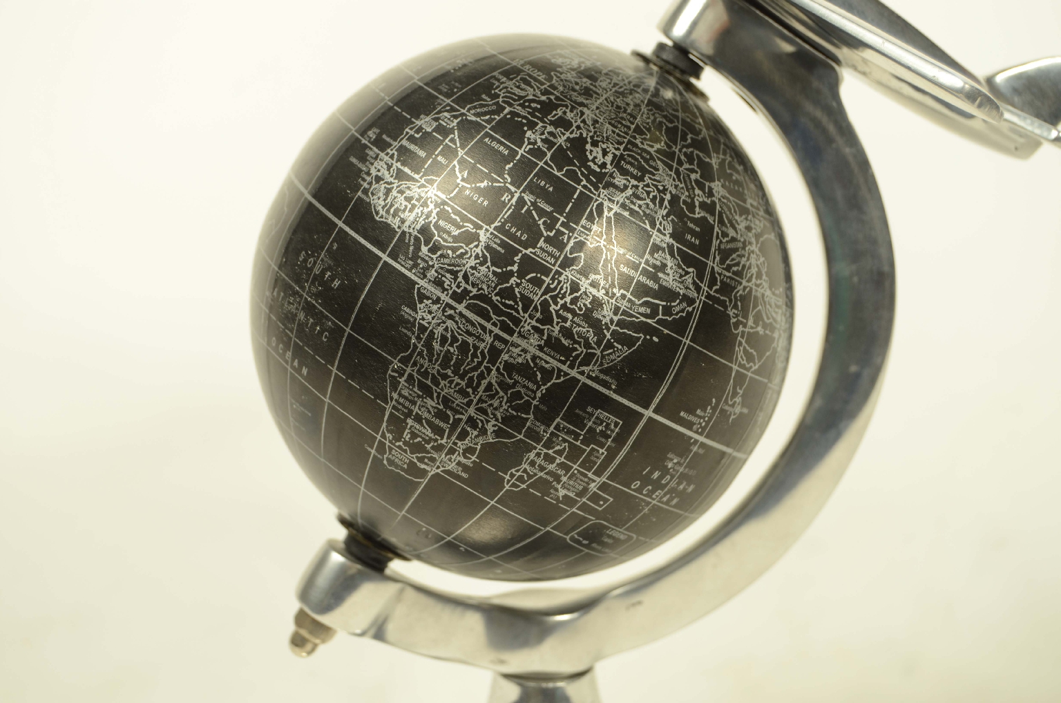 Globi-mappamondi antichi/8379-Globo Terrestre Nero