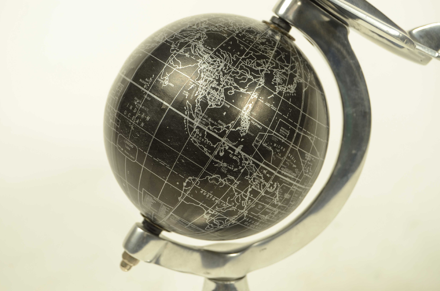 Globi-mappamondi antichi/8379-Globo Terrestre Nero