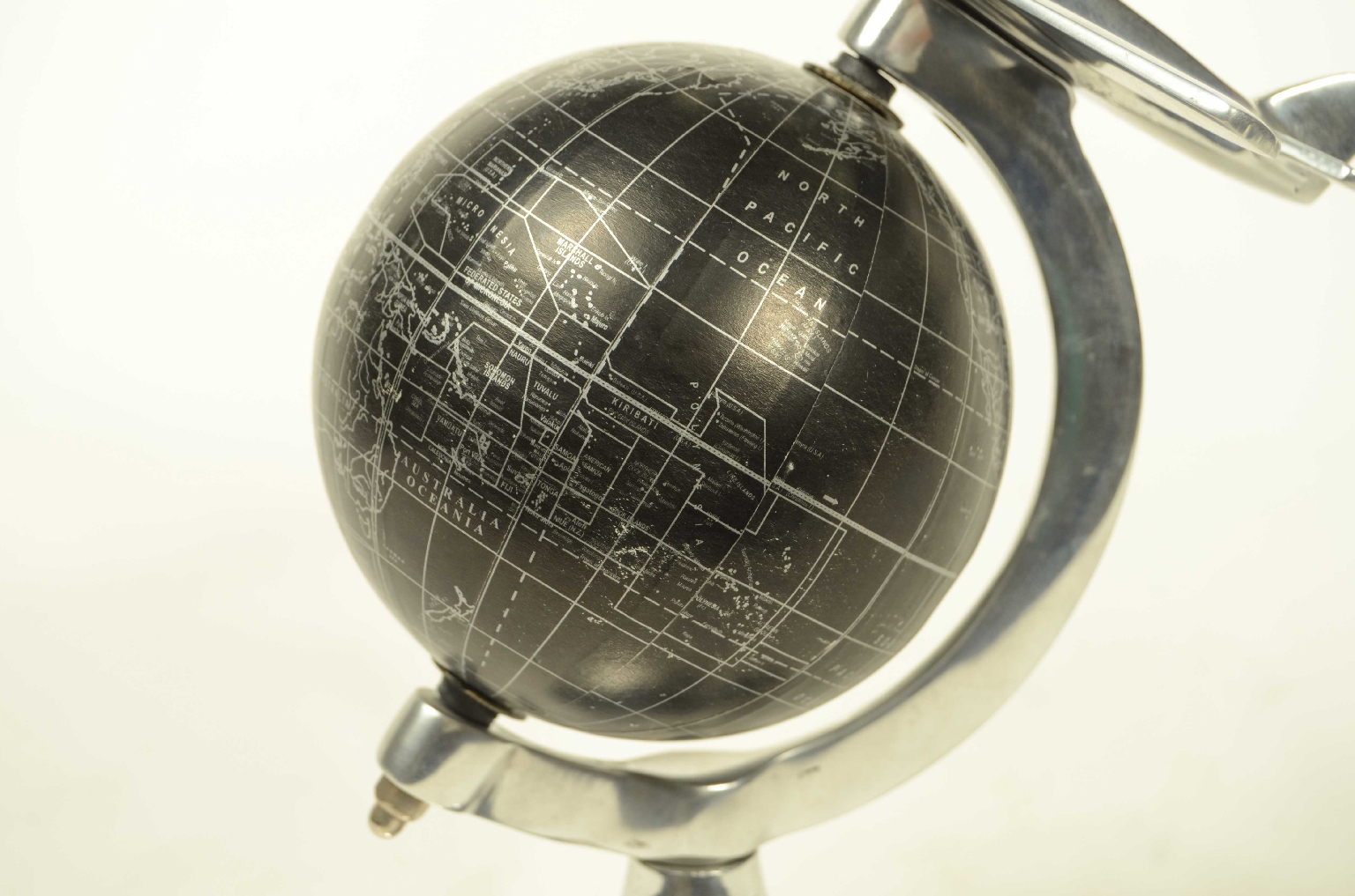 Globi-mappamondi antichi/8379-Globo Terrestre Nero