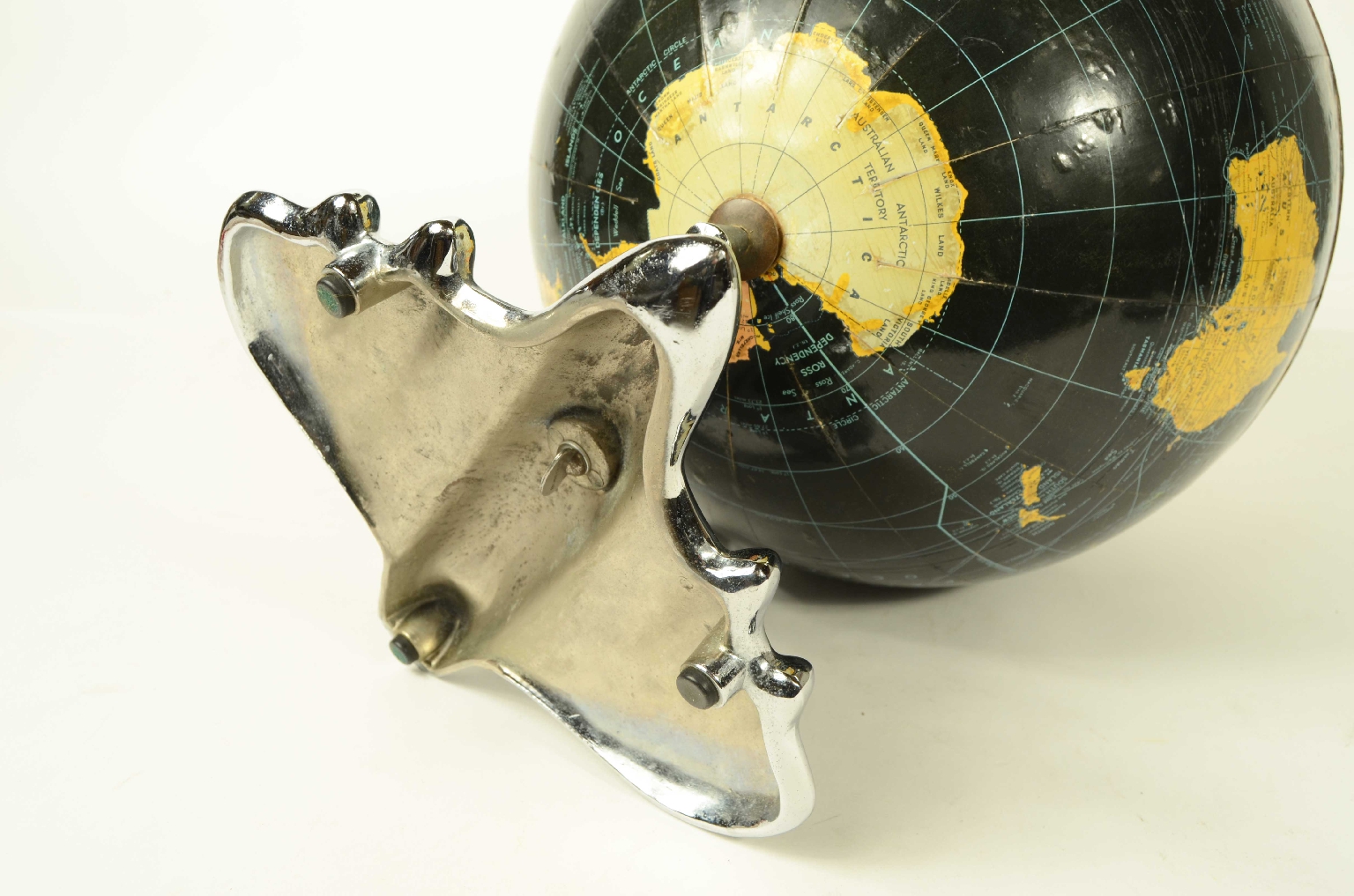 Antique globes-world maps/8412-Terrestrial Globe