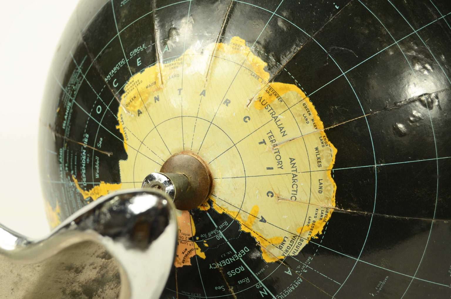 Antique globes-world maps/8412-Terrestrial Globe