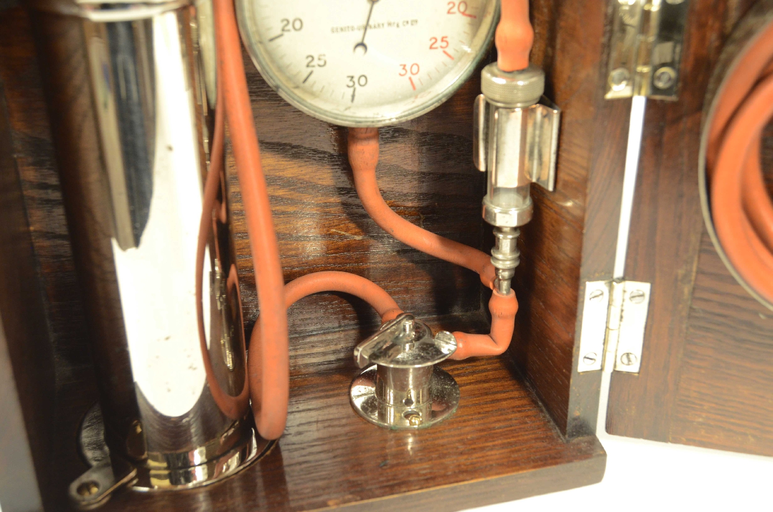 Old medical instruments/8457-Device Pneumothorax