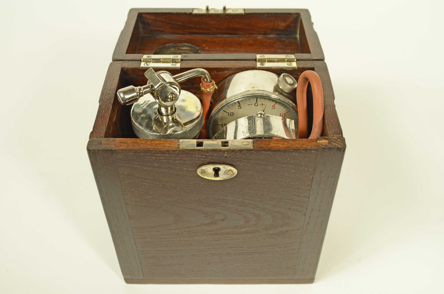 Old medical instruments/8457-Device Pneumothorax