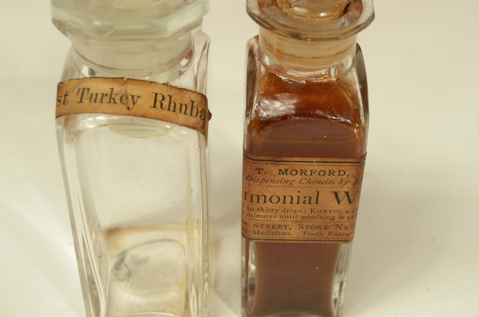 Old medical instruments/8464-Apothecary Chest