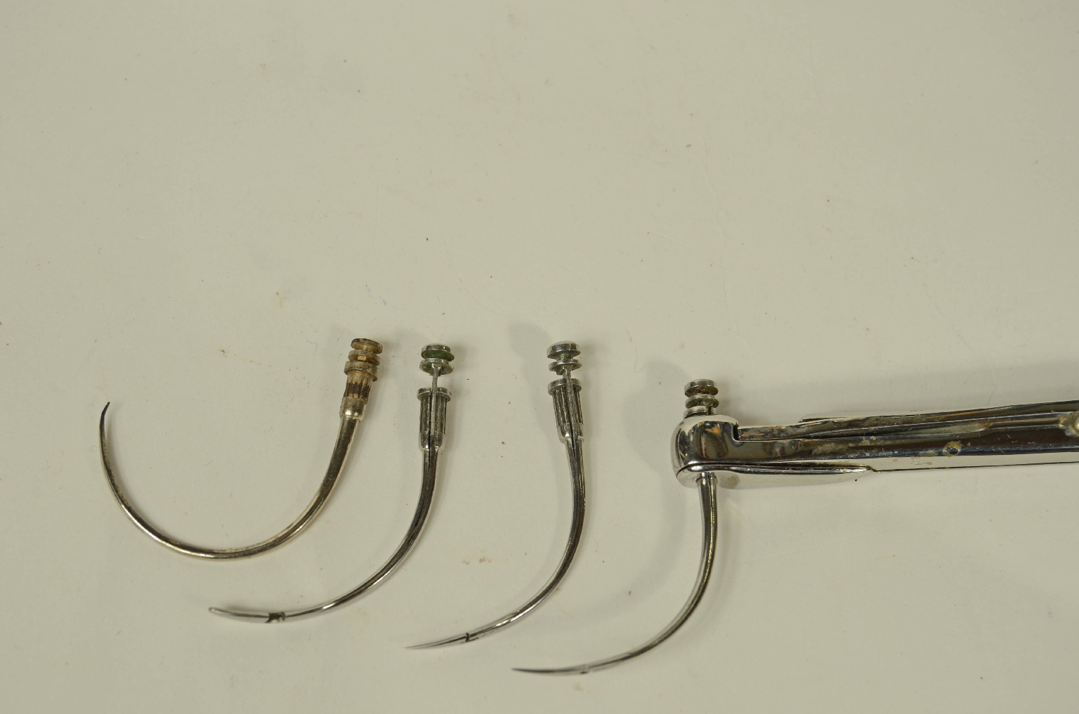 Old medical instruments/8466-Suture Forceps