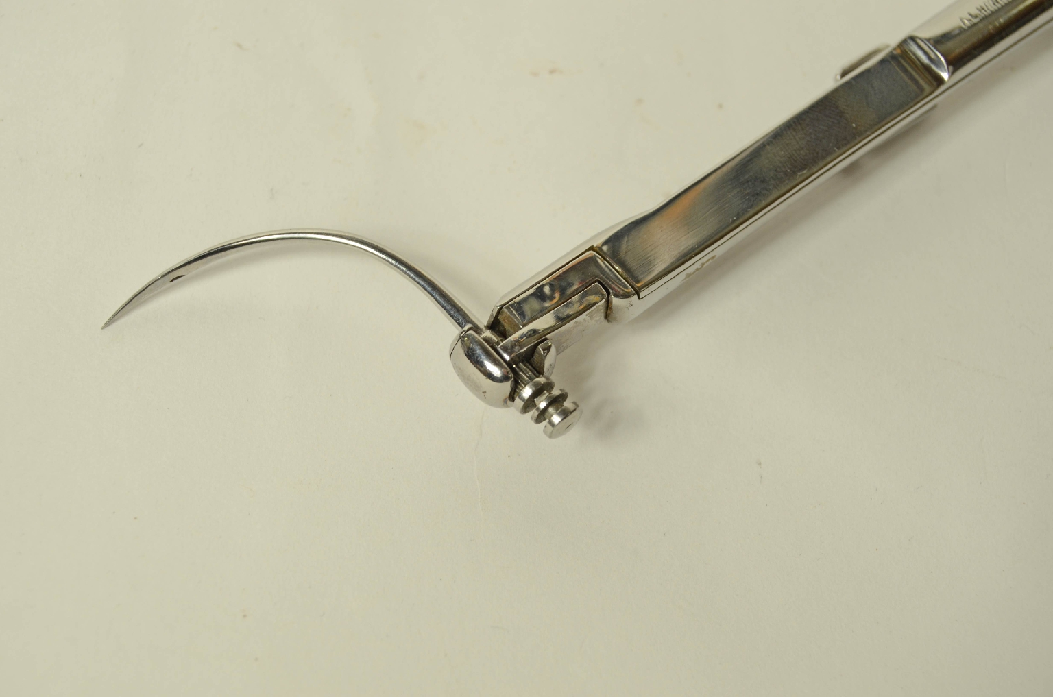 Old medical instruments/8466-Suture Forceps