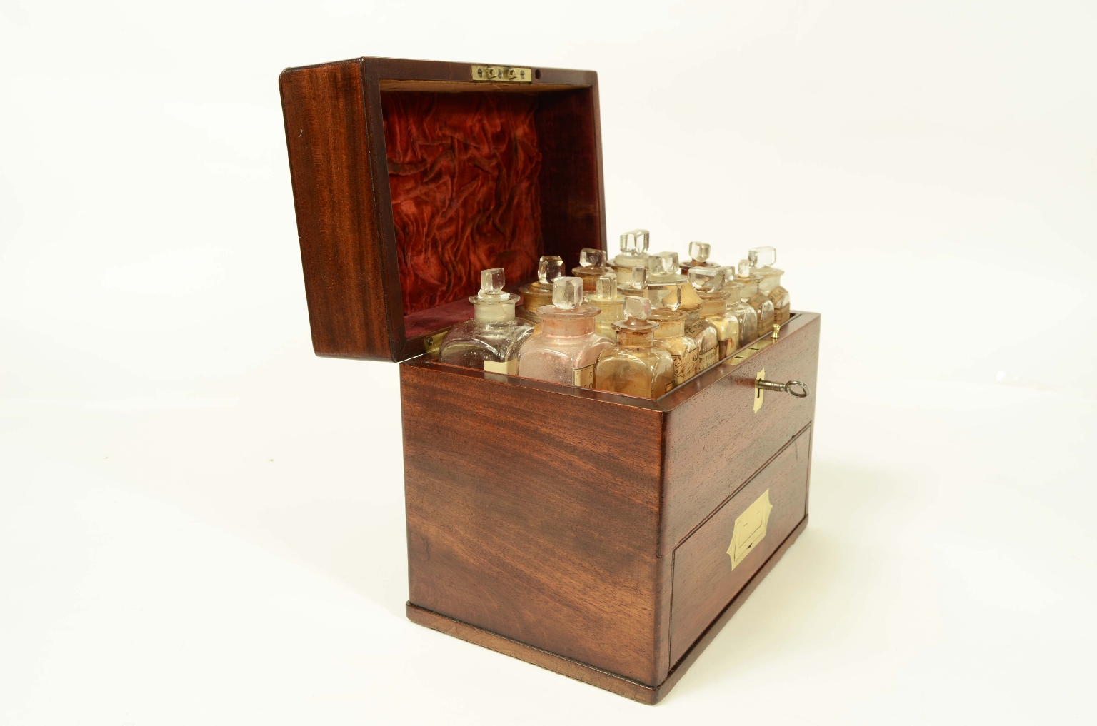 Old medical instruments/8473-Travelling Apothecary